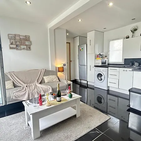 Villejuif Studio Apartment