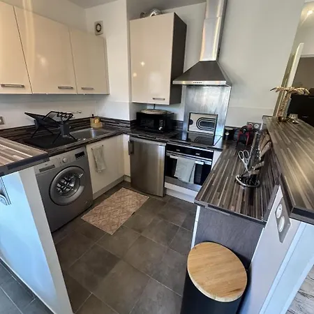 Studio Apartment *