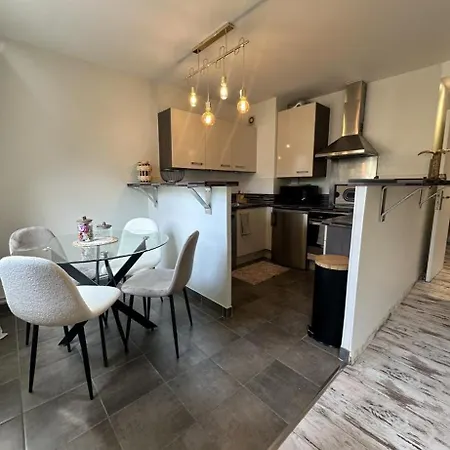 Studio * Saint-Maurice (Val-de-Marne)